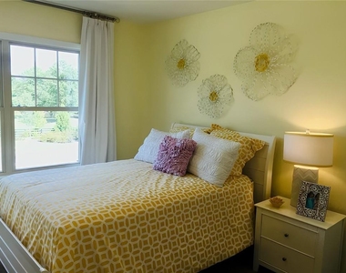663 Greencrest Lane - Photo Thumbnail 6