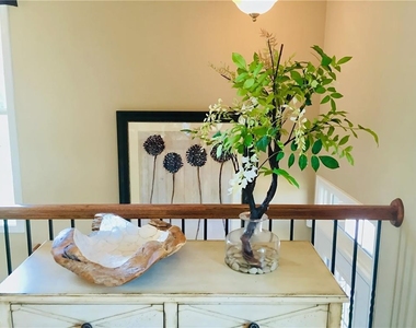 663 Greencrest Lane - Photo Thumbnail 7