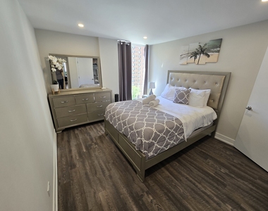 227 E Walton Place - Photo Thumbnail 10