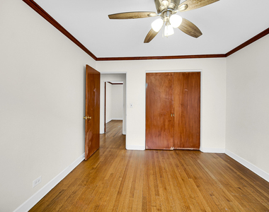 7248 N Ridge Boulevard - Photo Thumbnail 15
