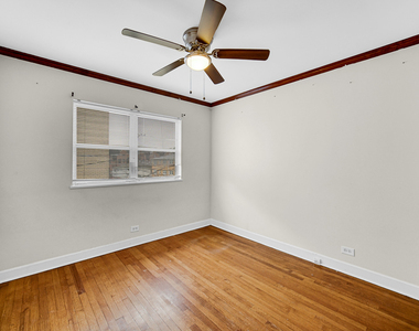 7248 N Ridge Boulevard - Photo Thumbnail 16