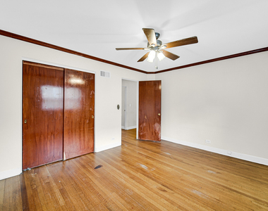 7248 N Ridge Boulevard - Photo Thumbnail 12