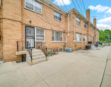 7248 N Ridge Boulevard - Photo Thumbnail 24