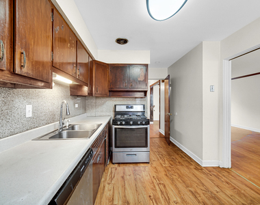 7248 N Ridge Boulevard - Photo Thumbnail 9
