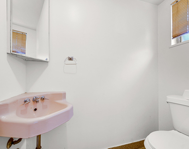 7248 N Ridge Boulevard - Photo Thumbnail 13