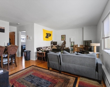 6717 N Hermitage Avenue - Photo Thumbnail 4