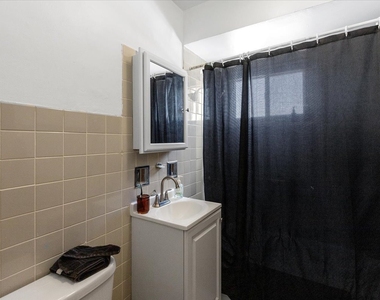 6717 N Hermitage Avenue - Photo Thumbnail 8