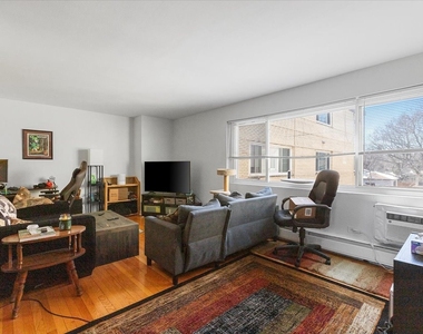 6721 N Hermitage Avenue - Photo Thumbnail 2