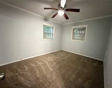 777 Jordan Lane - Photo Thumbnail 7