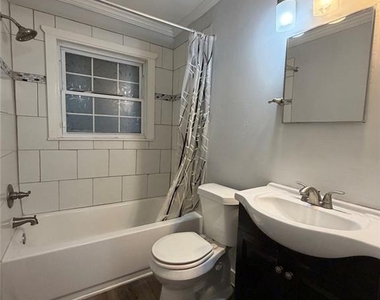 777 Jordan Lane - Photo Thumbnail 6