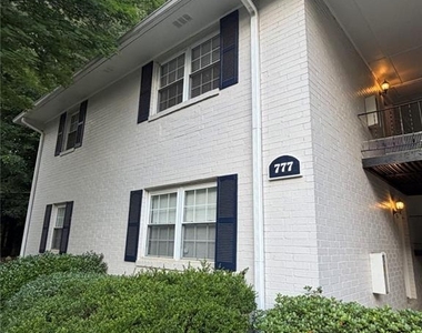 777 Jordan Lane - Photo Thumbnail 10