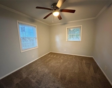 777 Jordan Lane - Photo Thumbnail 8
