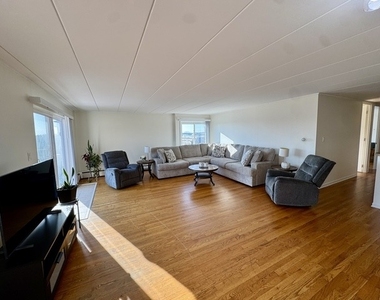 18 E Old Willow Road - Photo Thumbnail 8
