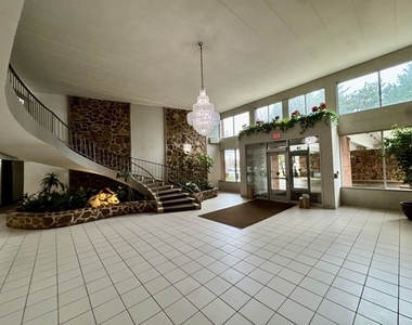18 E Old Willow Road - Photo Thumbnail 4