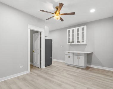 1127 W Farwell Avenue - Photo Thumbnail 4