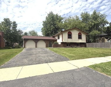 425 Carriage Hill Road - Photo Thumbnail 1