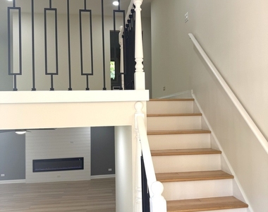 425 Carriage Hill Road - Photo Thumbnail 5