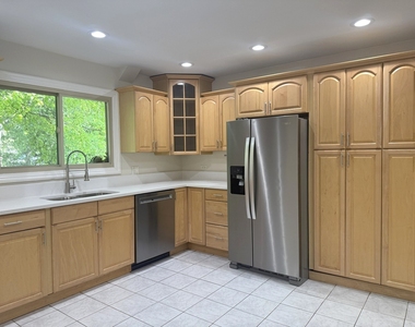 425 Carriage Hill Road - Photo Thumbnail 14