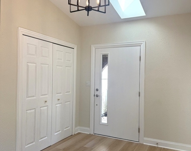 425 Carriage Hill Road - Photo Thumbnail 2