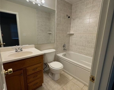1306 Wedgewood Court - Photo Thumbnail 9