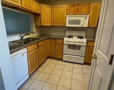1306 Wedgewood Court - Photo Thumbnail 6
