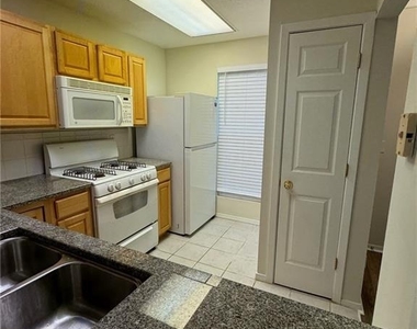 1306 Wedgewood Court - Photo Thumbnail 5