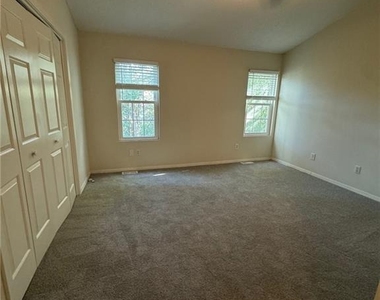 1306 Wedgewood Court - Photo Thumbnail 10