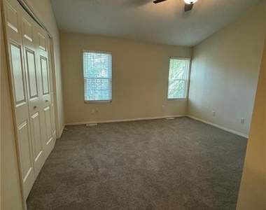 1306 Wedgewood Court - Photo Thumbnail 12