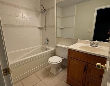 1306 Wedgewood Court - Photo Thumbnail 13