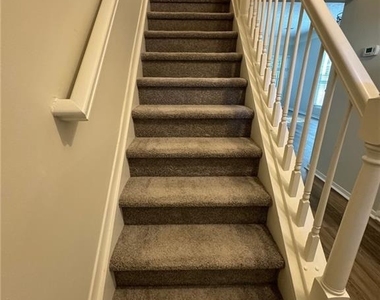1306 Wedgewood Court - Photo Thumbnail 8