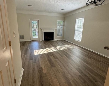 1306 Wedgewood Court - Photo Thumbnail 3