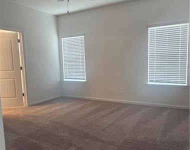 188 Graham Circle - Photo Thumbnail 6