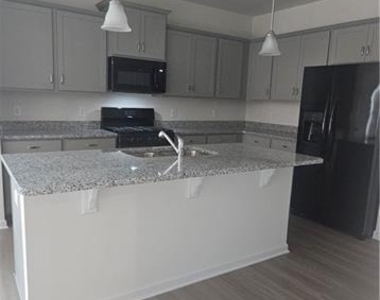 188 Graham Circle - Photo Thumbnail 3