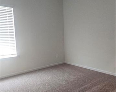 188 Graham Circle - Photo Thumbnail 11
