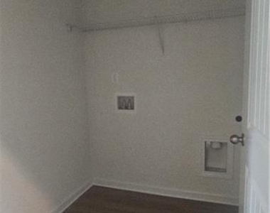 188 Graham Circle - Photo Thumbnail 8