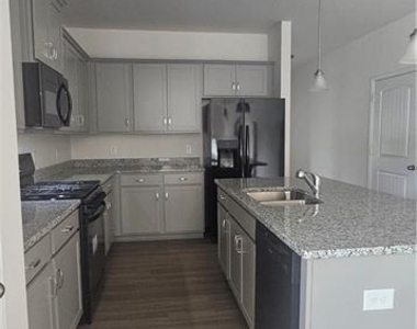 188 Graham Circle - Photo Thumbnail 4