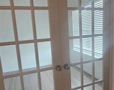 188 Graham Circle - Photo Thumbnail 2