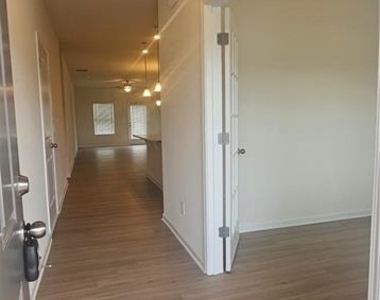 188 Graham Circle - Photo Thumbnail 1