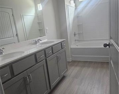 188 Graham Circle - Photo Thumbnail 7