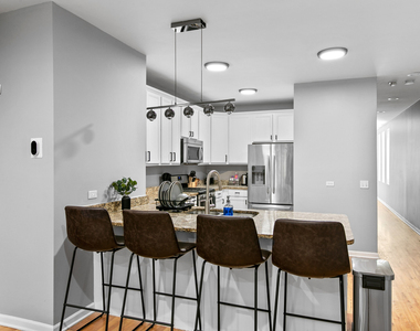 2249 W Monroe Street - Photo Thumbnail 8