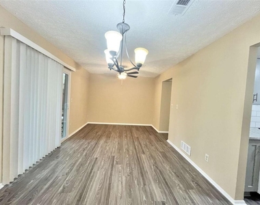 6418 Meadow Rue Drive - Photo Thumbnail 9
