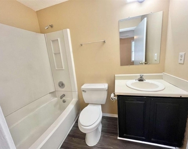 6418 Meadow Rue Drive - Photo Thumbnail 15