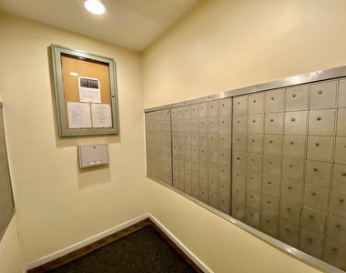 2728 N Hampden Court - Photo Thumbnail 9