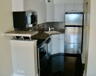 2728 N Hampden Court - Photo Thumbnail 3