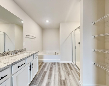 127 Avondale Boulevard - Photo Thumbnail 7