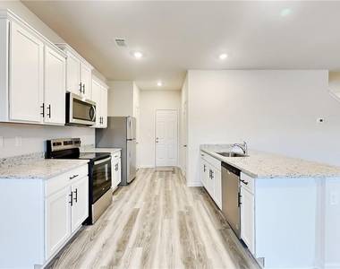 127 Avondale Boulevard - Photo Thumbnail 2