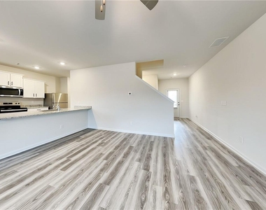 127 Avondale Boulevard - Photo Thumbnail 1