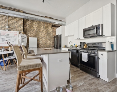 1572 N Milwaukee Avenue - Photo Thumbnail 2