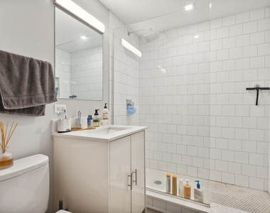 1572 N Milwaukee Avenue - Photo Thumbnail 7