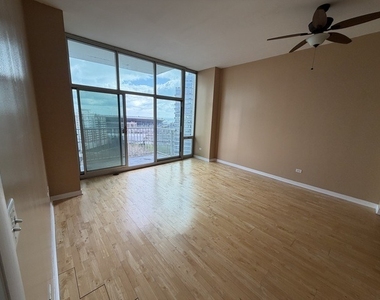 1600 S Indiana Avenue - Photo Thumbnail 5